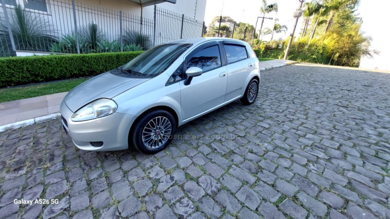 PUNTO 1.4 ATTRACTIVE ITALIA 8V FLEX 4P MANUAL - 2011 - FARROUPILHA