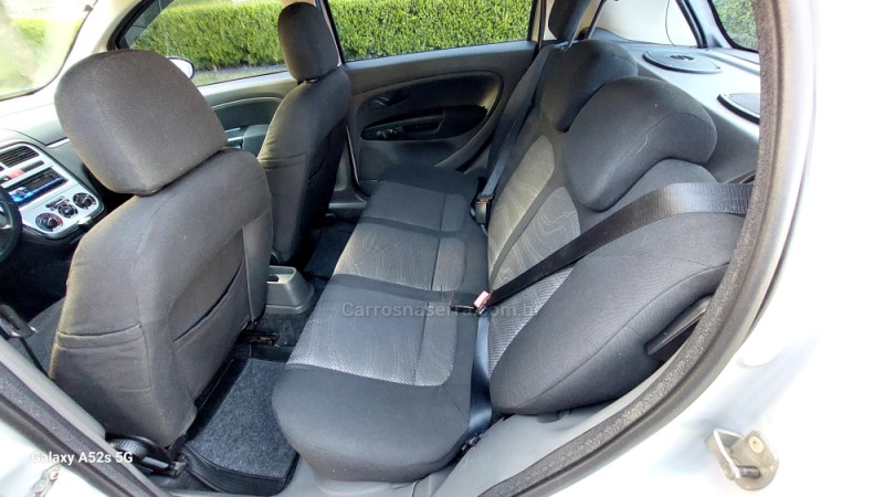 PUNTO 1.4 ATTRACTIVE ITALIA 8V FLEX 4P MANUAL - 2011 - FARROUPILHA