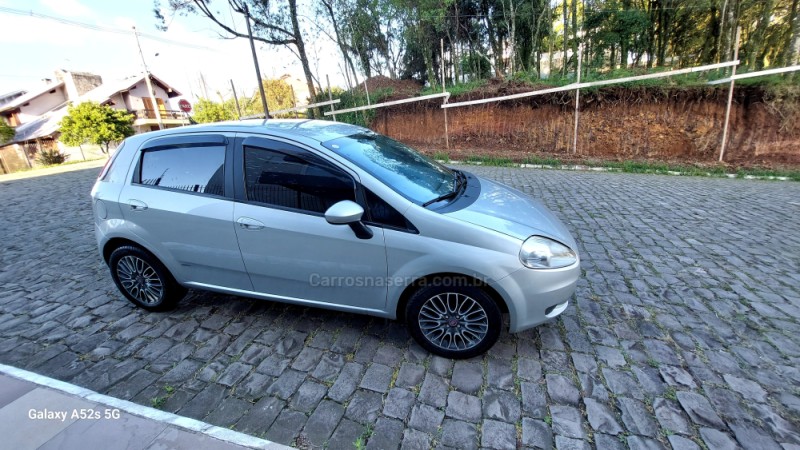 PUNTO 1.4 ATTRACTIVE ITALIA 8V FLEX 4P MANUAL - 2011 - FARROUPILHA