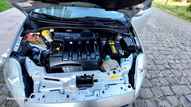 PUNTO 1.4 ATTRACTIVE ITALIA 8V FLEX 4P MANUAL - 2011 - FARROUPILHA