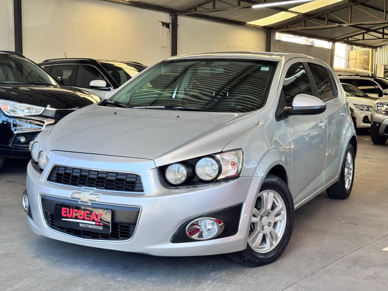 CHEVROLET - SONIC - 2012/2013 - Prata - R$ 39.900,00
