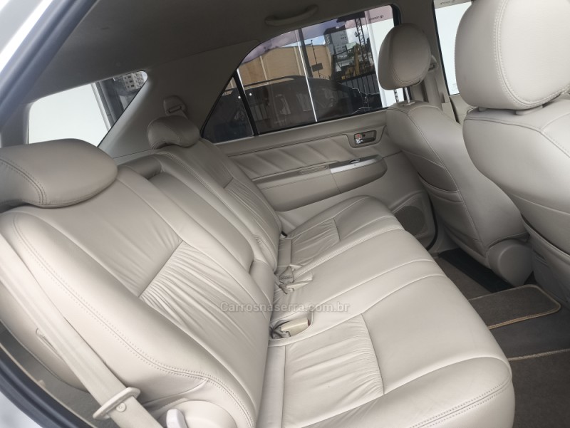 HILUX SW4 3.0 SRV 4X4 7 LUGARES 16V TURBO INTERCOOLER DIESEL 4P AUTOMÁTICO - 2007 - CAXIAS DO SUL