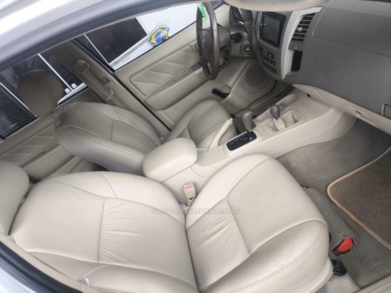 HILUX SW4 3.0 SRV 4X4 7 LUGARES 16V TURBO INTERCOOLER DIESEL 4P AUTOMÁTICO - 2007 - CAXIAS DO SUL