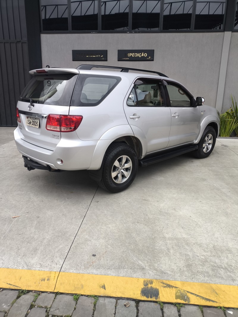 HILUX SW4 3.0 SRV 4X4 7 LUGARES 16V TURBO INTERCOOLER DIESEL 4P AUTOMÁTICO - 2007 - CAXIAS DO SUL