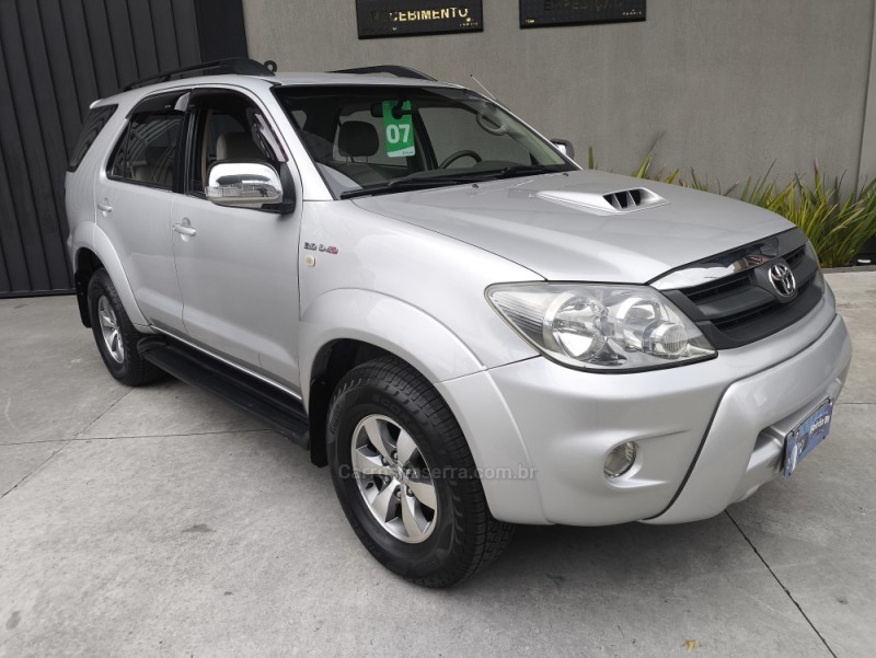HILUX SW4 3.0 SRV 4X4 7 LUGARES 16V TURBO INTERCOOLER DIESEL 4P AUTOMÁTICO - 2007 - CAXIAS DO SUL