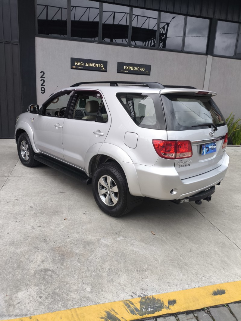 HILUX SW4 3.0 SRV 4X4 7 LUGARES 16V TURBO INTERCOOLER DIESEL 4P AUTOMÁTICO - 2007 - CAXIAS DO SUL