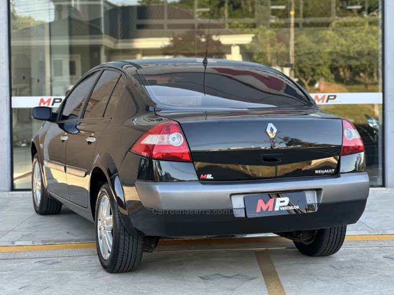 MÉGANE 2.0 DYNAMIQUE SEDAN 16V GASOLINA 4P AUTOMÁTICO - 2008 - TUPANDI