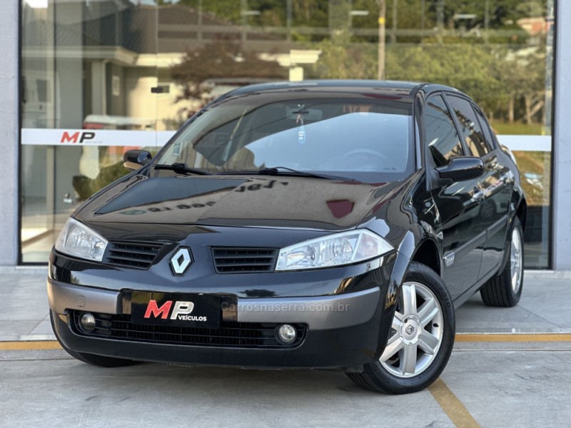 MÉGANE 2.0 DYNAMIQUE SEDAN 16V GASOLINA 4P AUTOMÁTICO - 2008 - TUPANDI