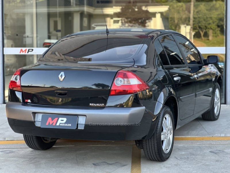 MÉGANE 2.0 DYNAMIQUE SEDAN 16V GASOLINA 4P AUTOMÁTICO - 2008 - TUPANDI