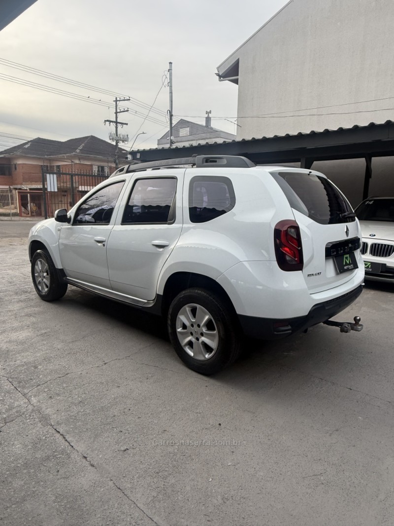 DUSTER 1.6 EXPRESSION 4X2 16V FLEX 4P MANUAL - 2017 - CAXIAS DO SUL