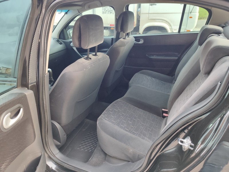 MÉGANE 1.6 DYNAMIQUE 16V FLEX 4P MANUAL - 2010 - FARROUPILHA