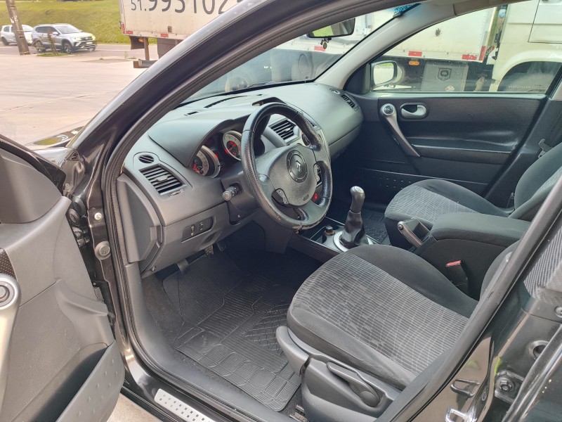 MÉGANE 1.6 DYNAMIQUE 16V FLEX 4P MANUAL - 2010 - FARROUPILHA
