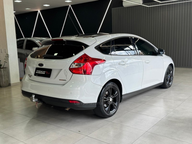 FOCUS 1.6 SE HATCH 16V FLEX 4P AUTOMÁTICO - 2015 - DOIS IRMãOS