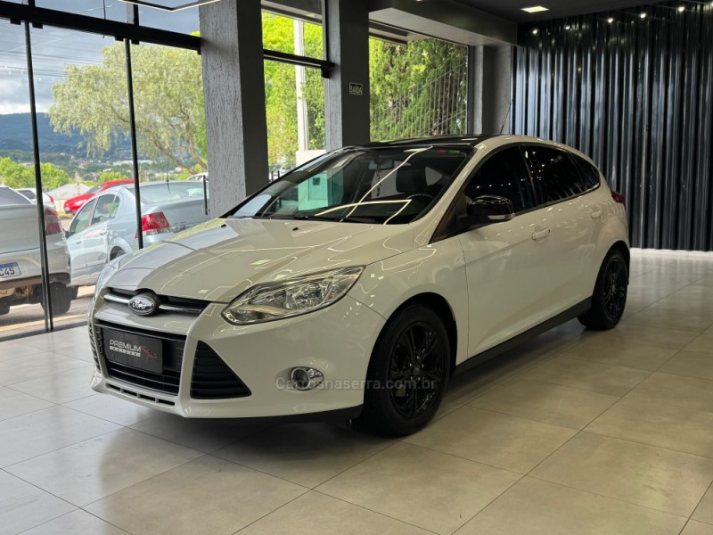 FOCUS 1.6 SE HATCH 16V FLEX 4P AUTOMÁTICO - 2015 - DOIS IRMãOS
