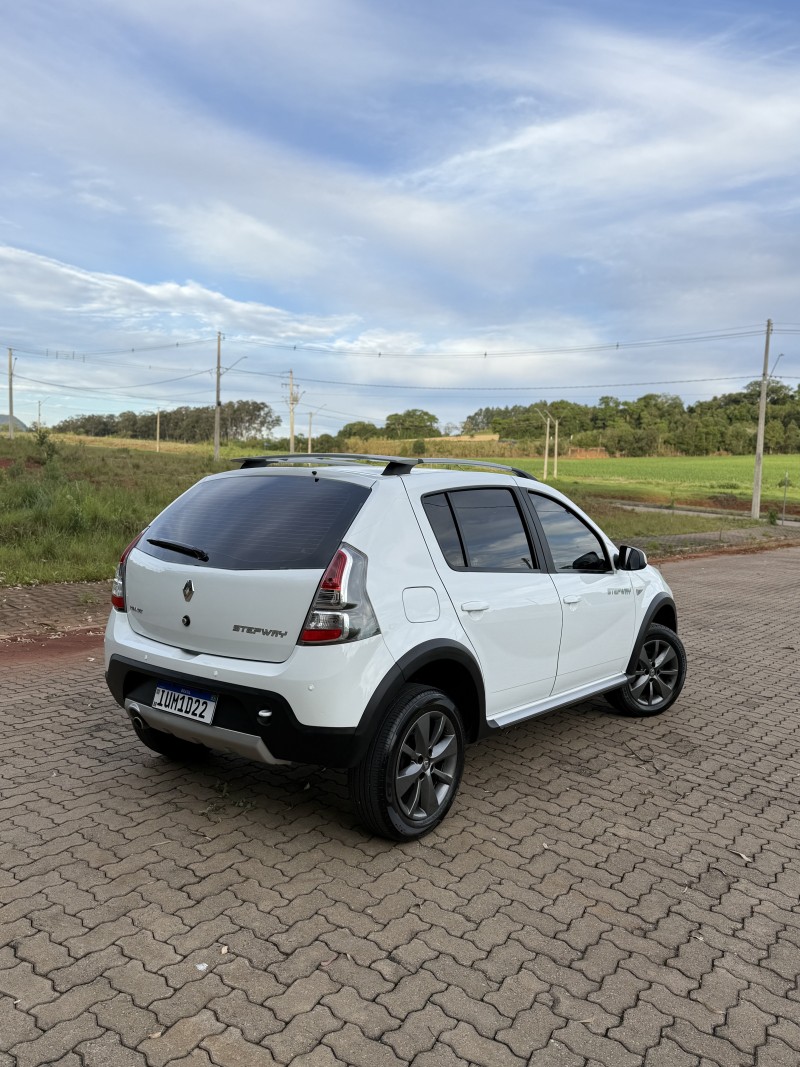 SANDERO 1.6 STEPWAY 16V FLEX 4P MANUAL - 2014 - ARROIO DO MEIO