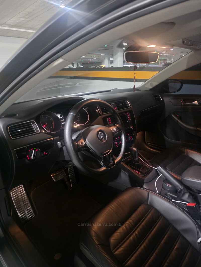 JETTA 2.0 TSI HIGHLINE 211CV GASOLINA 4P DSG - 2017 - CAXIAS DO SUL