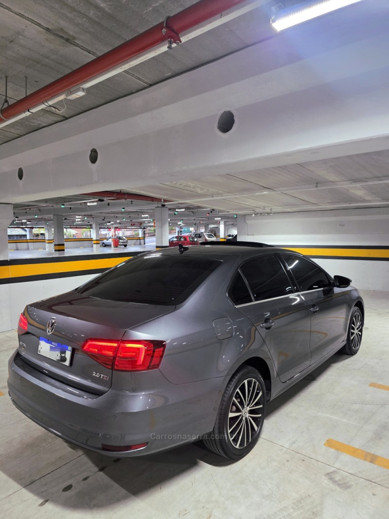 JETTA 2.0 TSI HIGHLINE 211CV GASOLINA 4P DSG - 2017 - CAXIAS DO SUL