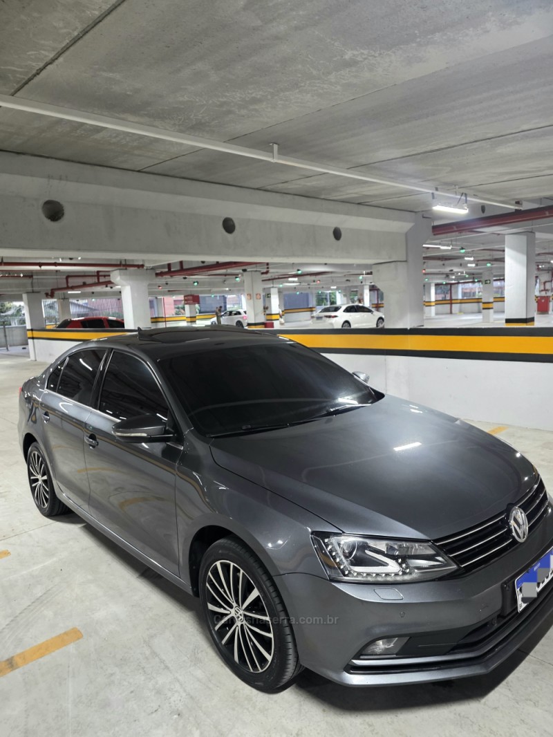 JETTA 2.0 TSI HIGHLINE 211CV GASOLINA 4P DSG - 2017 - CAXIAS DO SUL