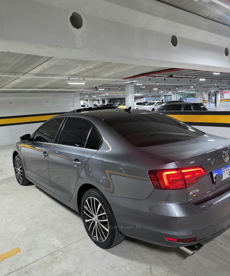 JETTA 2.0 TSI HIGHLINE 211CV GASOLINA 4P DSG - 2017 - CAXIAS DO SUL