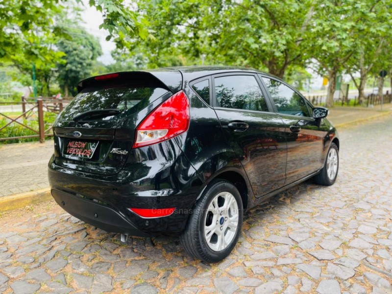 FIESTA 1.6 SE HATCH 16V FLEX 4P MANUAL - 2016 - NOVO HAMBURGO