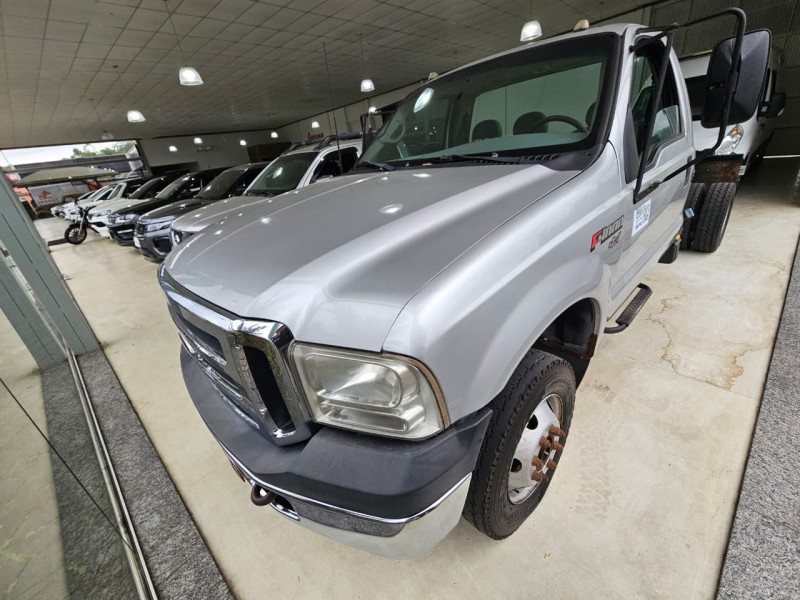 F-4000 4X4 - 2016 - BOM PRINCíPIO