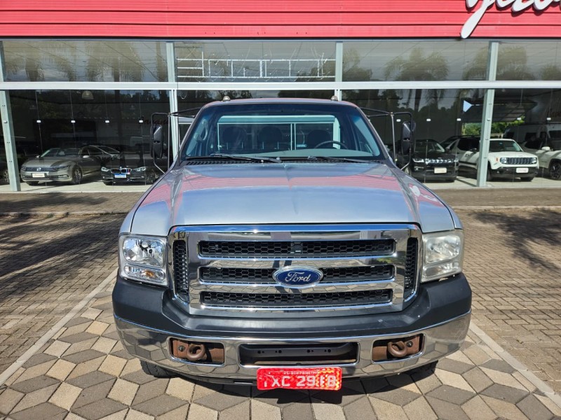 F-4000 4X4 - 2016 - BOM PRINCíPIO