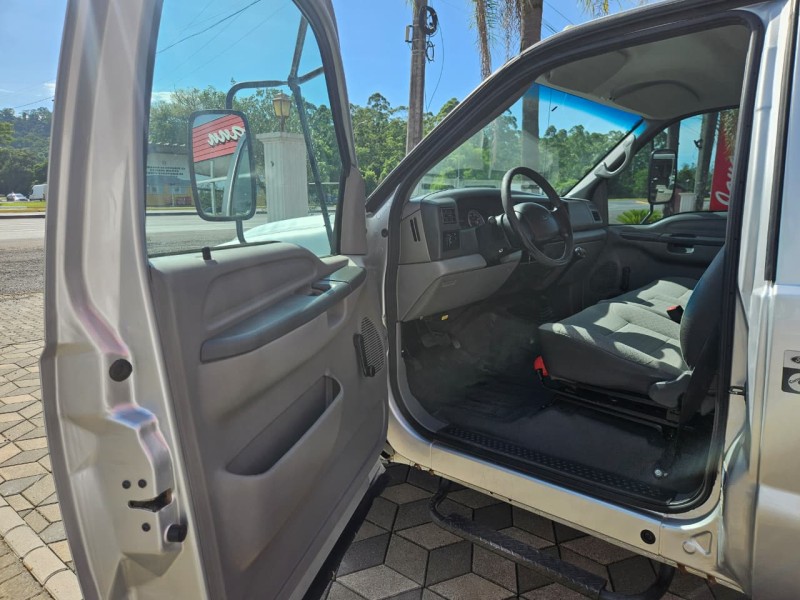 F-4000 4X4 - 2016 - BOM PRINCíPIO