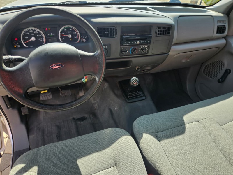 F-4000 4X4 - 2016 - BOM PRINCíPIO