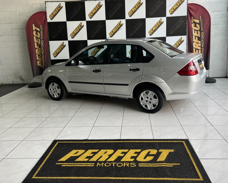 FIESTA 1.6 MPI 8V GASOLINA 4P MANUAL - 2007 - PORTãO