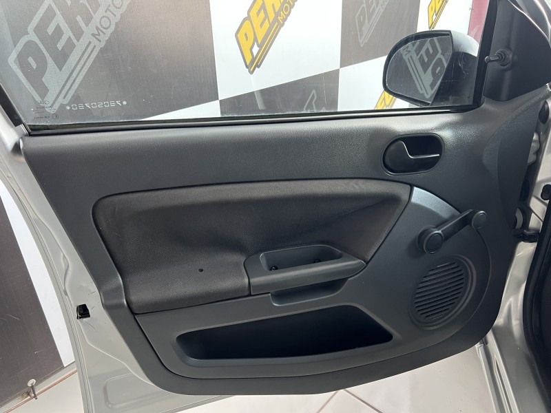 FIESTA 1.6 MPI 8V GASOLINA 4P MANUAL - 2007 - PORTãO
