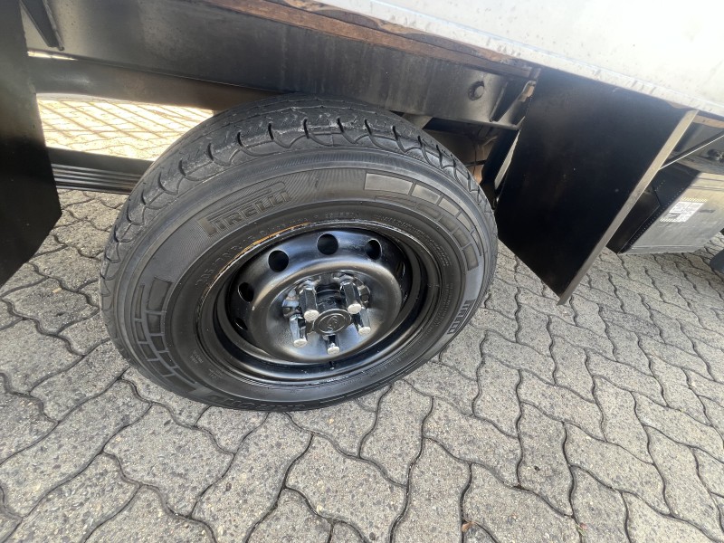 HR 2.5 TCI HD BAU 4X2 8V 97CV TURBO INTERCOOLER DIESEL 2P MANUAL - 2012 - PORTãO