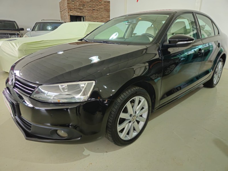 JETTA 2.0 COMFORTLINE FLEX 4P TIPTRONIC - 2011 - BOM PRINCíPIO