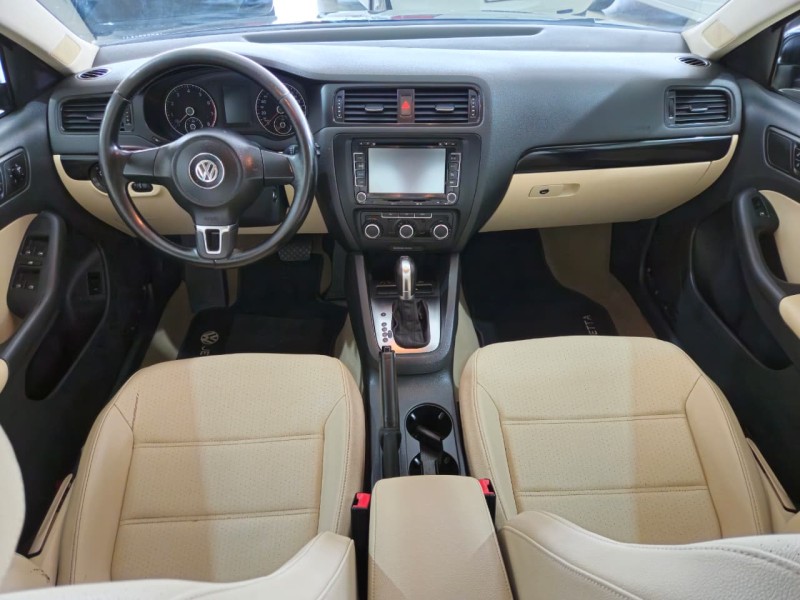 JETTA 2.0 COMFORTLINE FLEX 4P TIPTRONIC - 2011 - BOM PRINCíPIO