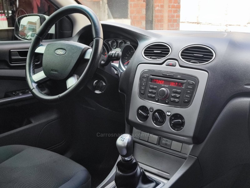 FOCUS 1.6 GLX 16V FLEX 4P MANUAL - 2012 - FARROUPILHA
