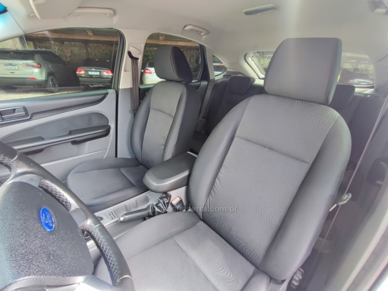 FOCUS 1.6 GLX 16V FLEX 4P MANUAL - 2012 - FARROUPILHA