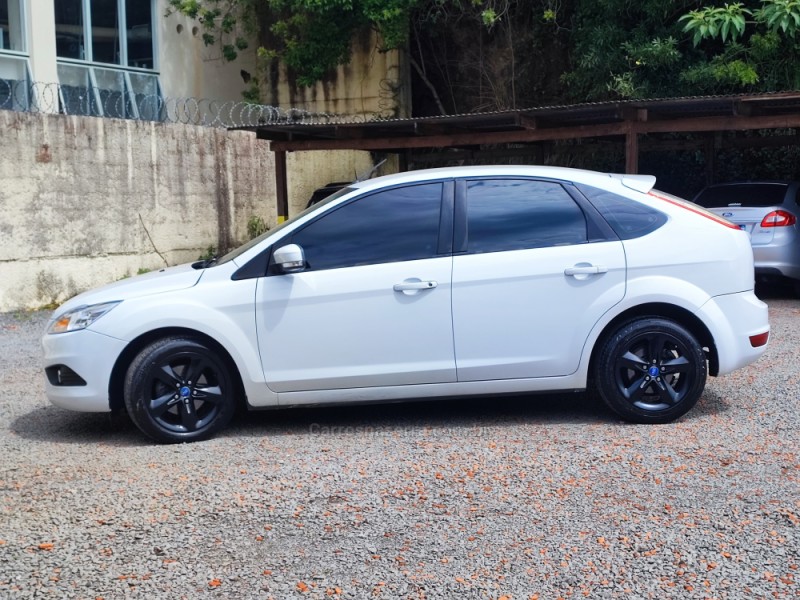 FOCUS 1.6 GLX 16V FLEX 4P MANUAL - 2012 - FARROUPILHA