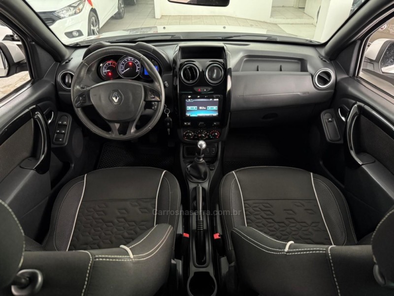 DUSTER OROCH 2.0 16V FLEX DYNAMIQUE 4P MANUAL - 2016 - NOVO HAMBURGO