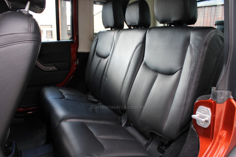 WRANGLER 3.6 UNLIMITED SPORT 4X4 V6 GASOLINA 4P AUTOMÁTICO - 2014 - CAXIAS DO SUL
