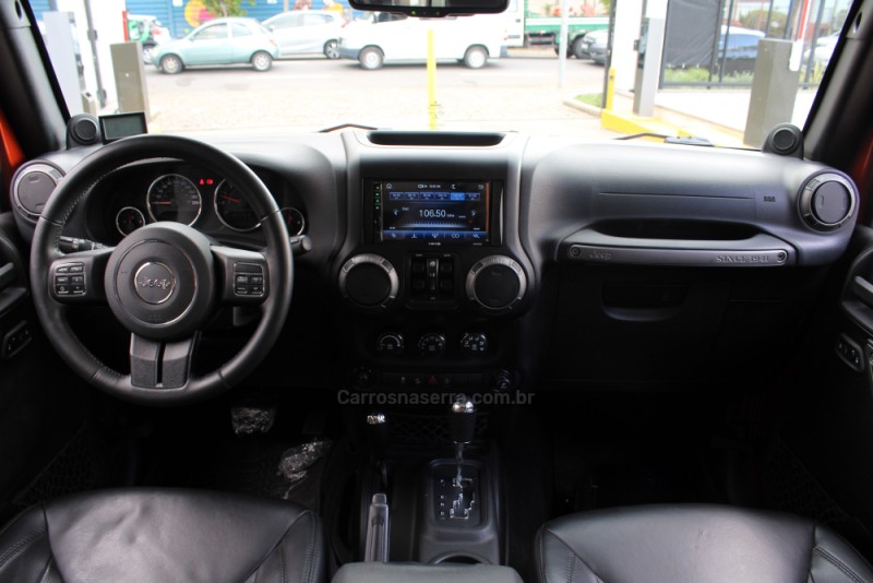 WRANGLER 3.6 UNLIMITED SPORT 4X4 V6 GASOLINA 4P AUTOMÁTICO - 2014 - CAXIAS DO SUL