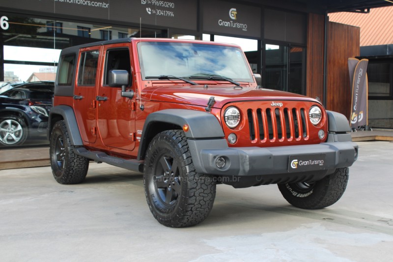 WRANGLER 3.6 UNLIMITED SPORT 4X4 V6 GASOLINA 4P AUTOMÁTICO - 2014 - CAXIAS DO SUL