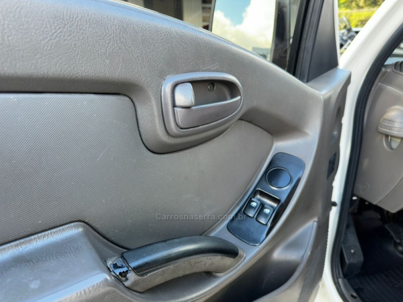 HR 2.5 TCI HD BAU 4X2 8V 97CV TURBO INTERCOOLER DIESEL 2P MANUAL - 2013 - CANELA