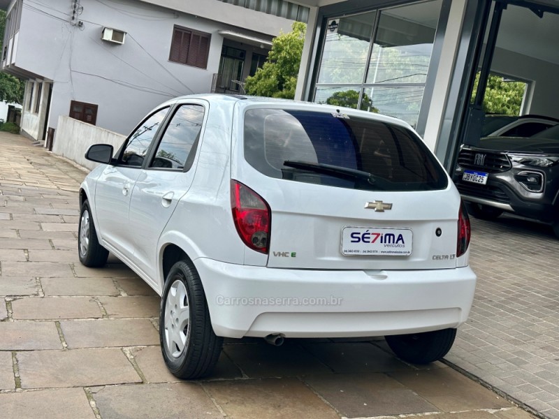 CELTA 1.0 VHCE LT 8V FLEX 4P MANUAL - 2014 - GUAPORé