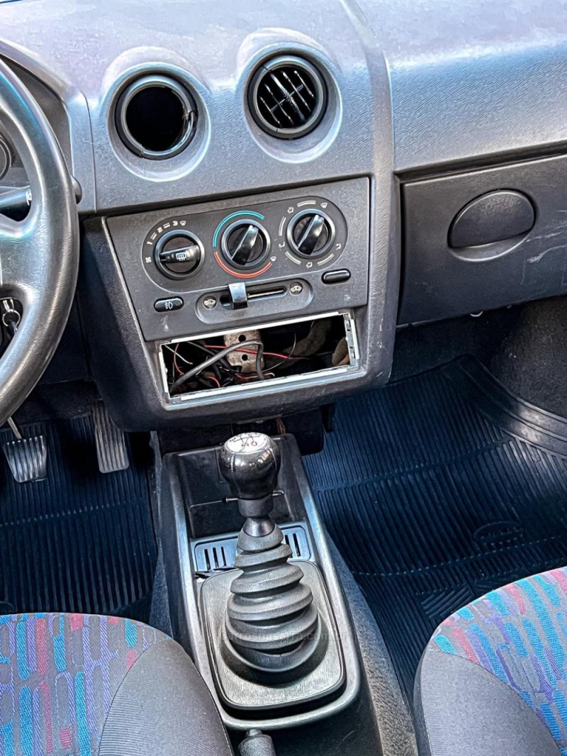 CELTA 1.0 MPFI LIFE 8V FLEX 4P MANUAL - 2010 - CANELA