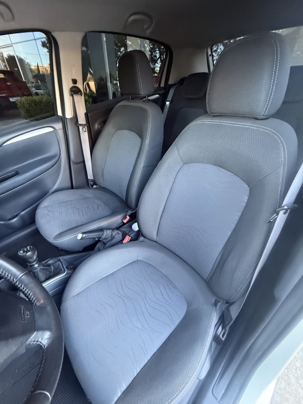 PUNTO 1.6 ESSENCE SP 16V FLEX 4P MANUAL - 2016 - FARROUPILHA