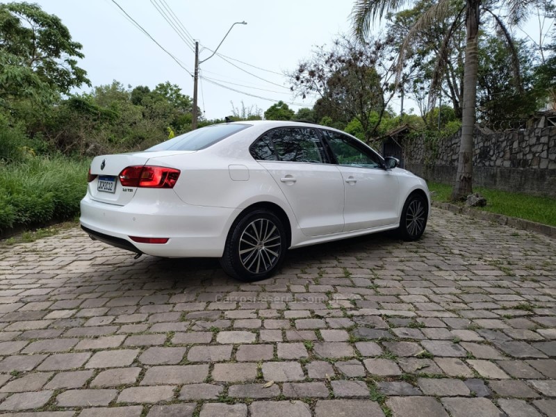 JETTA 2.0 TSI HIGHLINE 200CV GASOLINA 4P TIPTRONIC - 2012 - CAXIAS DO SUL
