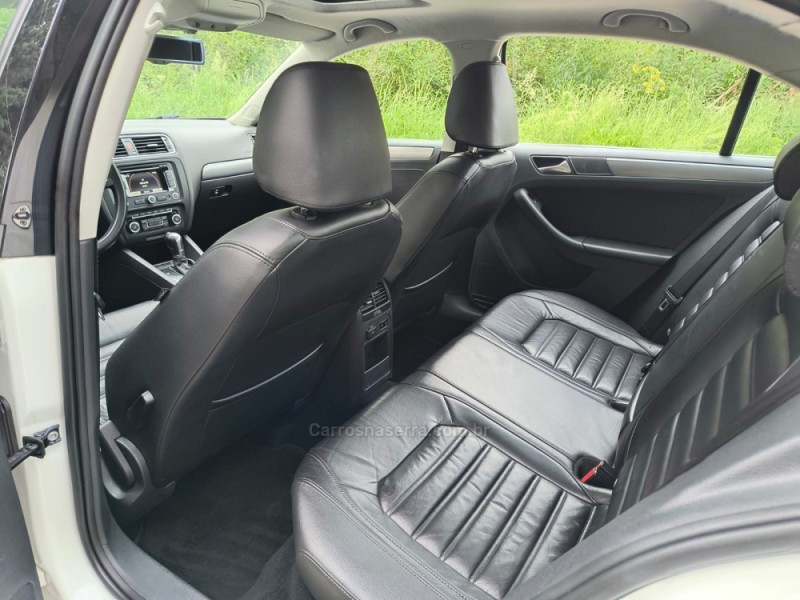 JETTA 2.0 TSI HIGHLINE 200CV GASOLINA 4P TIPTRONIC - 2012 - CAXIAS DO SUL