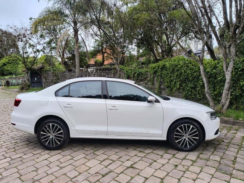 JETTA 2.0 TSI HIGHLINE 200CV GASOLINA 4P TIPTRONIC - 2012 - CAXIAS DO SUL