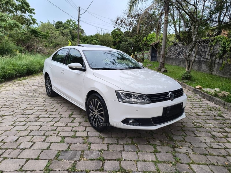 JETTA 2.0 TSI HIGHLINE 200CV GASOLINA 4P TIPTRONIC - 2012 - CAXIAS DO SUL