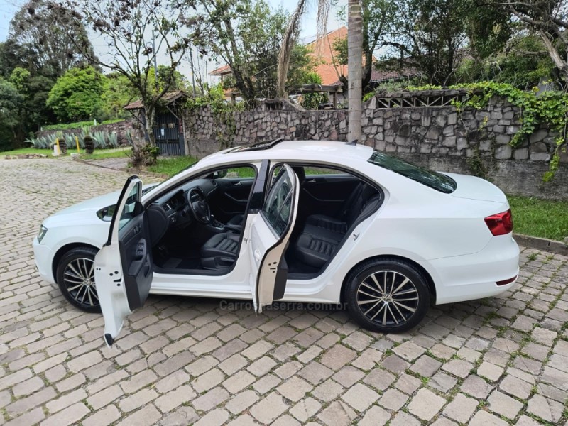 JETTA 2.0 TSI HIGHLINE 200CV GASOLINA 4P TIPTRONIC - 2012 - CAXIAS DO SUL