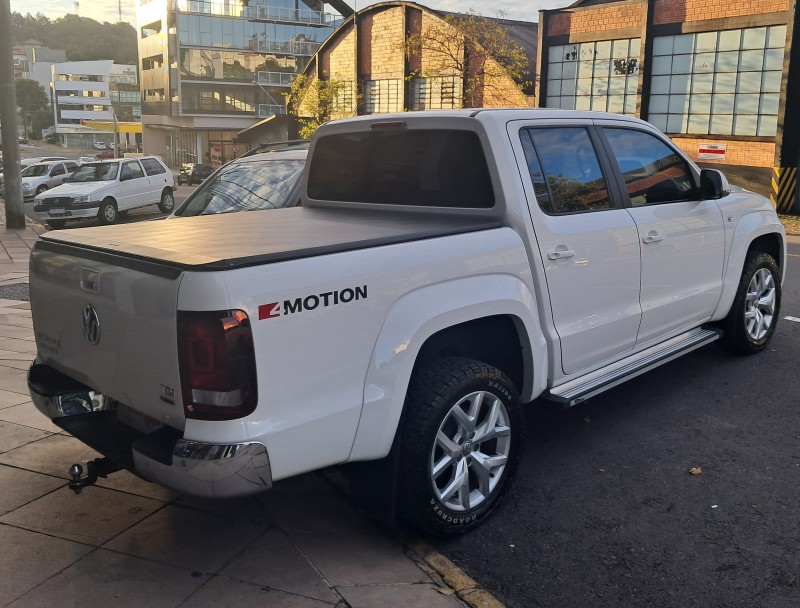 AMAROK 2.0 HIGHLINE 4X4 CD 16V TURBO INTERCOOLER DIESEL 4P AUTOMÁTICO - 2017 - FLORES DA CUNHA
